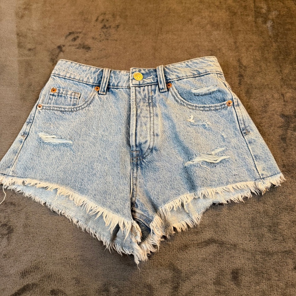 Stradivarius Denim Shorts Distressed Frayed Hem Light Wash Women's Size US 2